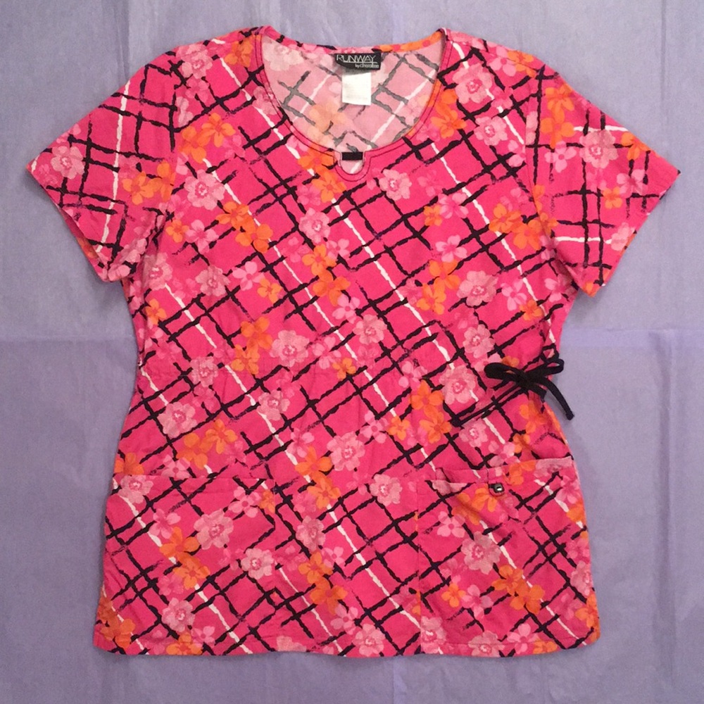 Cherokee Runway Floral Grid Scrub Top Size Medium